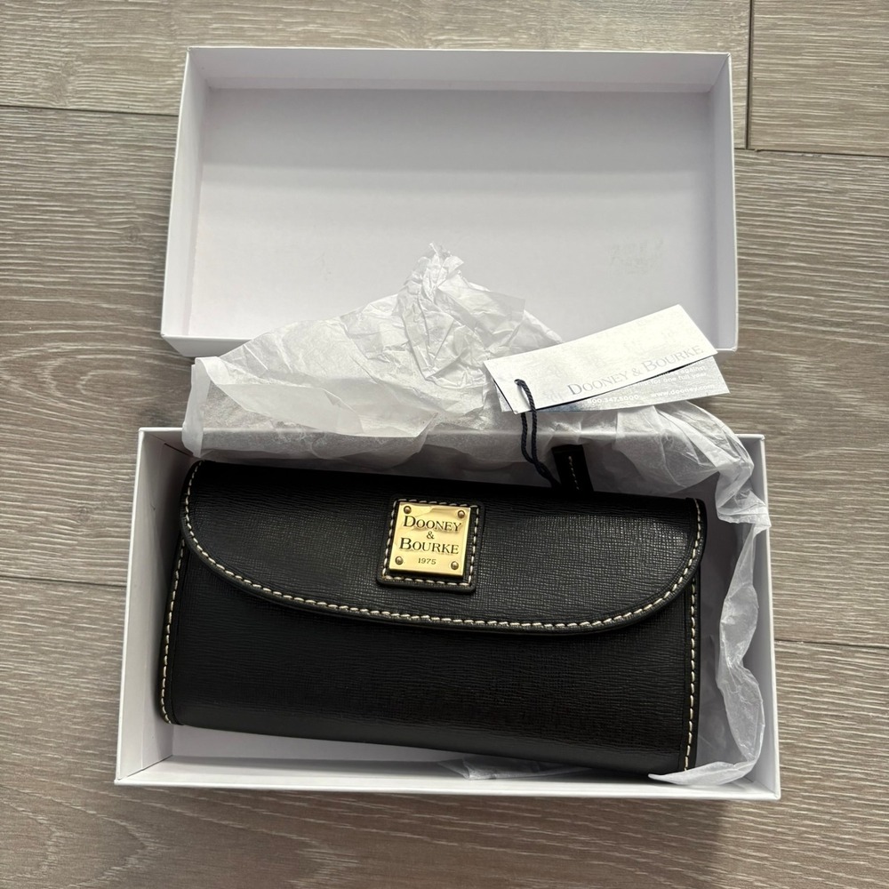 NWT Dooney & Bourke Womens Black Saffiano Leather Continental Clutch Wallet